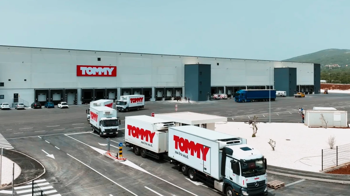 Logističko-distributivni centar Tommy u Dugopolju s dostavnim vozilima